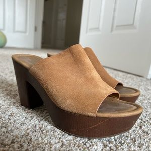 Super cute slide on heels. Just need some cleaning up.